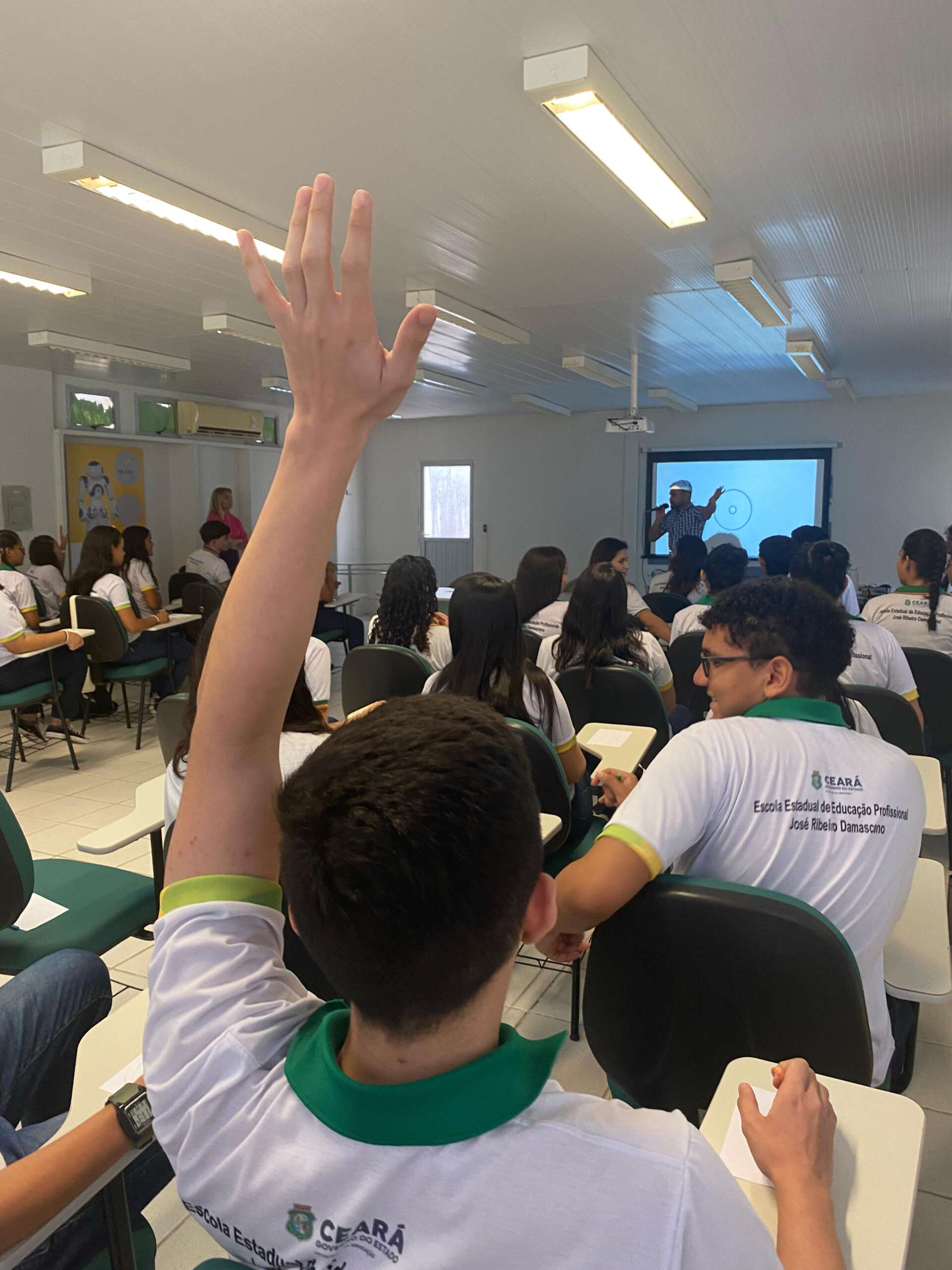 Nutec recebe 45 alunos para visita técnica foco em inovação e